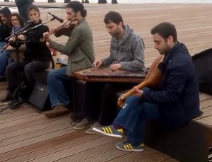 Οι μουσικοί της Νέας Παραλίας Θεσσαλονίκης